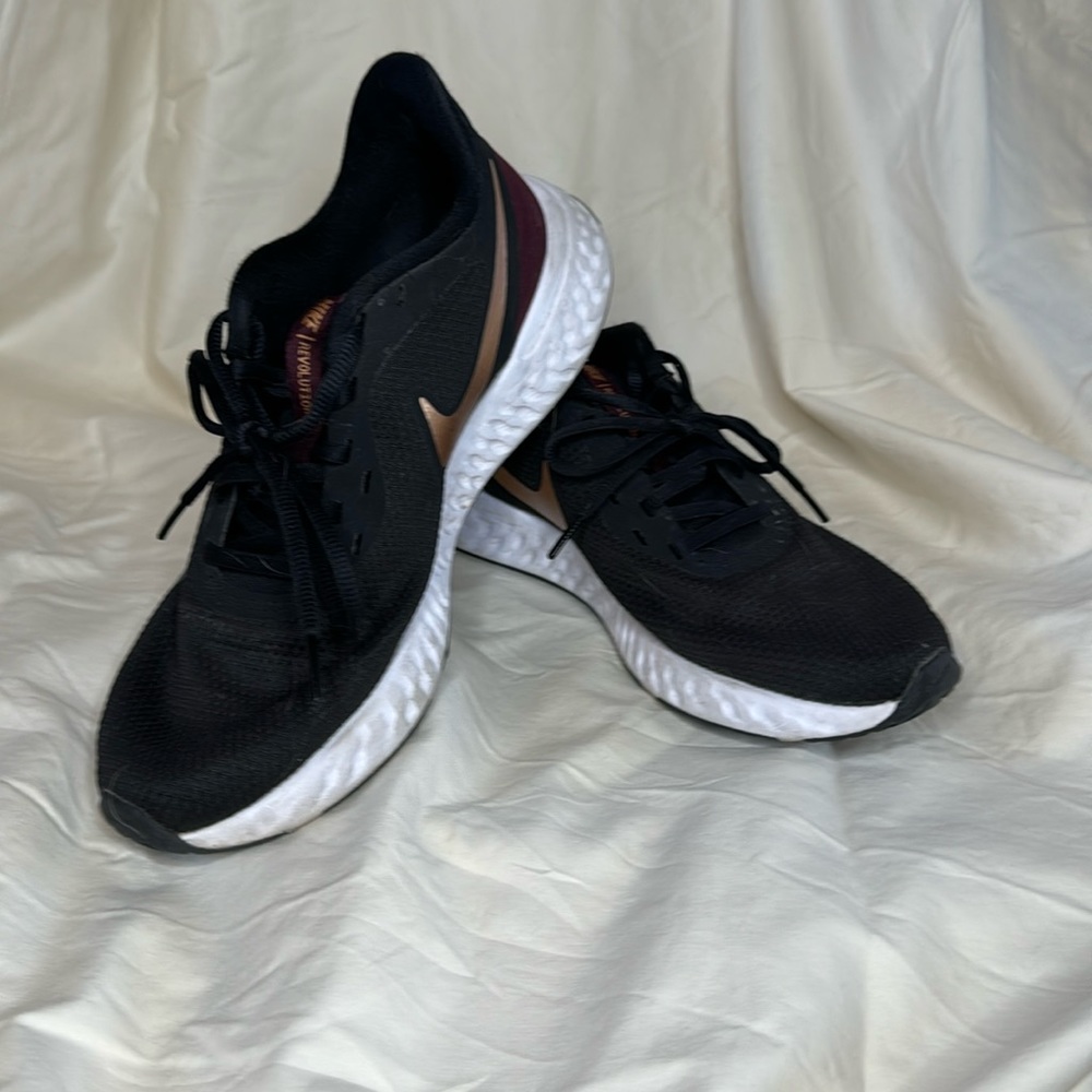 e Women's Revolution 5 Running Shoes | size 9